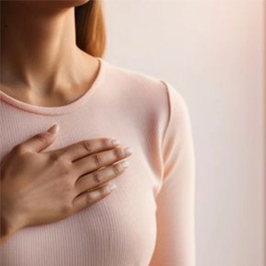 Une femme exprimant l'amour et la confiance en soi